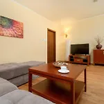 Funkcjonalne I Stylowe Apartamenty Sun Seasons 24 W Karpaczu By Noclegi Renters Apartment *